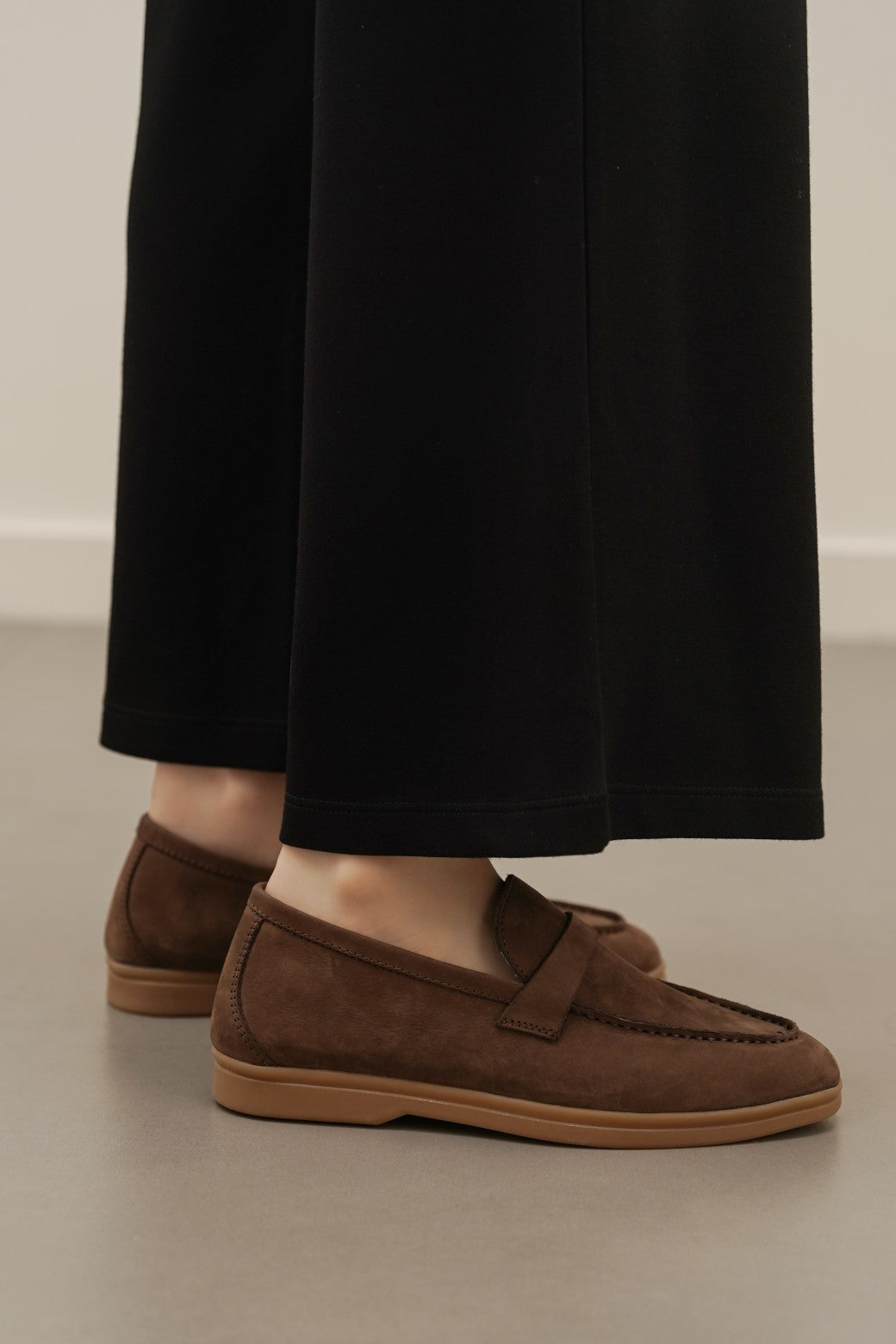 CLASSIC LEATHER LOAFERS