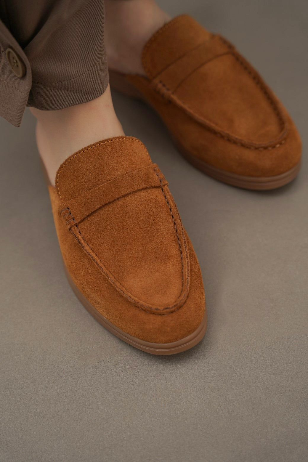 SUEDE LEATHER MULES | MULES | collection-fall-winter-24, collection-shoes, collection-shoes-fall-winter-24, collection-woman-fall-winter-24, collection-woman-mules, collection-woman-shoes, collection-woman-shoes-new-in, FW-24, WOMAN | LAMA