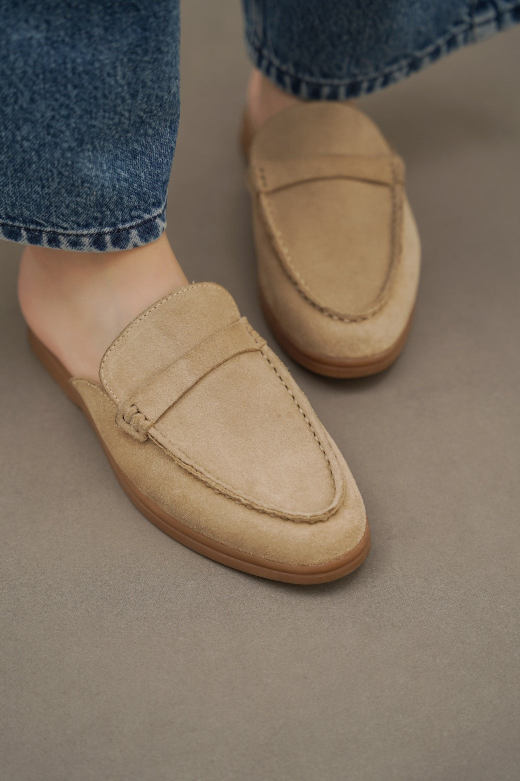 SUEDE LEATHER MULES | MULES | collection-fall-winter-24, collection-shoes, collection-shoes-fall-winter-24, collection-woman-fall-winter-24, collection-woman-mules, collection-woman-shoes, collection-woman-shoes-new-in, FW-24, WOMAN | LAMA