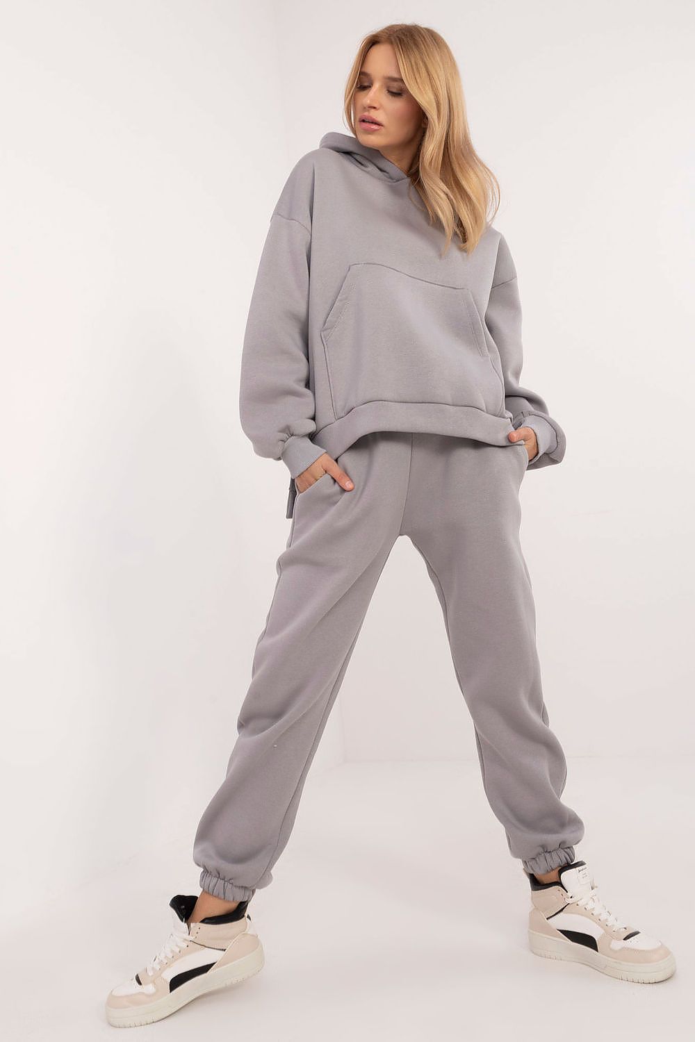 L`ensemble model 202281 Factory Price | Matterhorn_Category_/FEMME/V?tements Femme/Pantalons femme, Matterhorn_Color_gris, Matterhorn_ProductId_202281, Matterhorn_Type_~Komplet, Matterhorn_Vendor_Factory Price, Shorts femme | Factory Price