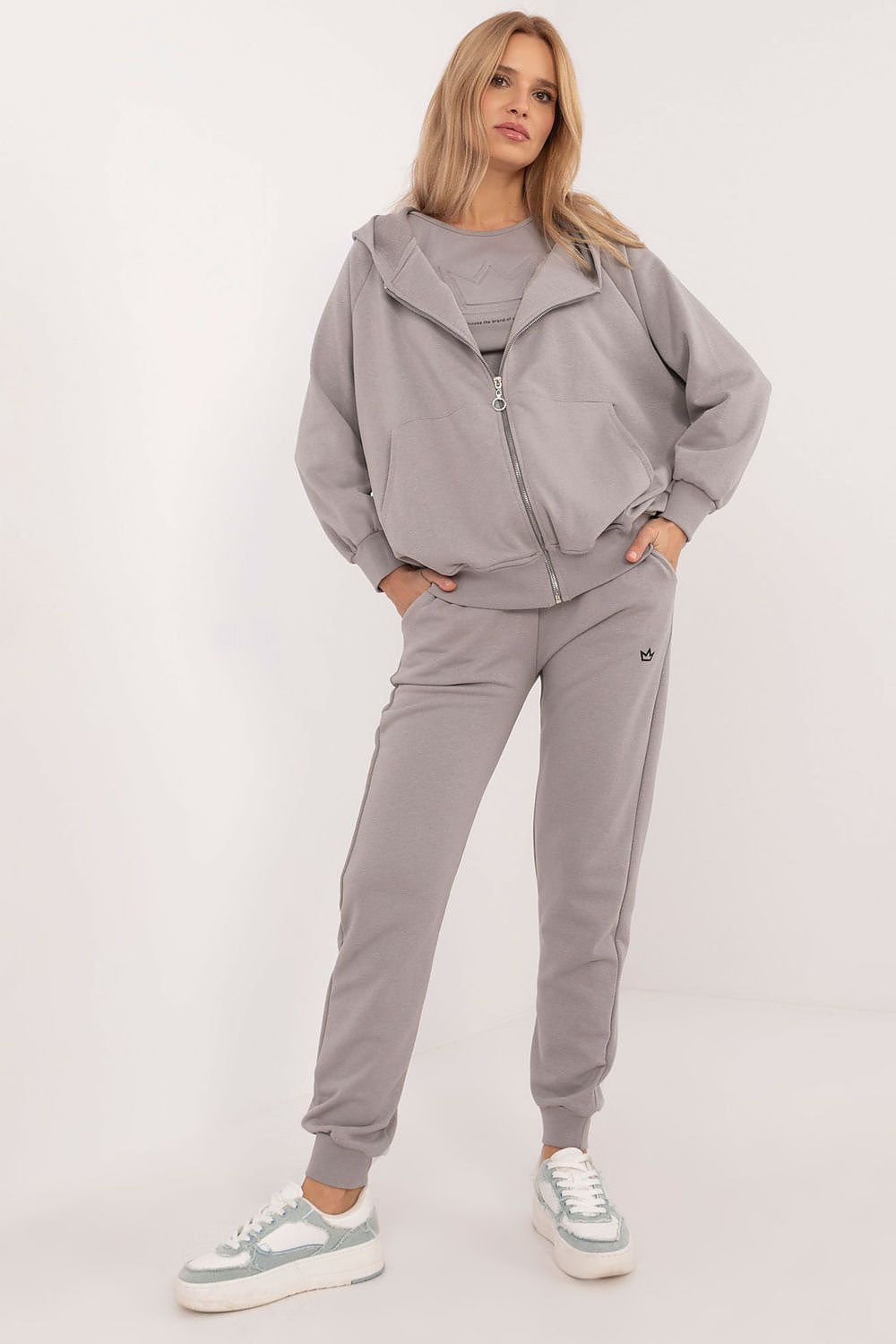 L`ensemble model 202286 Factory Price | Matterhorn_Category_/FEMME/V?tements Femme/Pantalons femme, Matterhorn_Color_gris, Matterhorn_ProductId_202286, Matterhorn_Type_~Komplet, Matterhorn_Vendor_Factory Price, Shorts femme | Factory Price