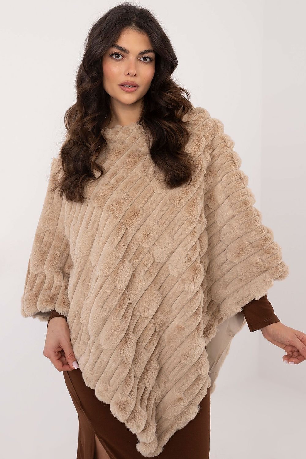 Poncho model 203663 AT | Matterhorn_Category_/FEMME/V?tements Femme/Pulls femme/Cardigans Femme, Matterhorn_Color_beige, Matterhorn_ProductId_203663, Matterhorn_Type_~Ponczo, Matterhorn_Vendor_AT, Ponchos | AT