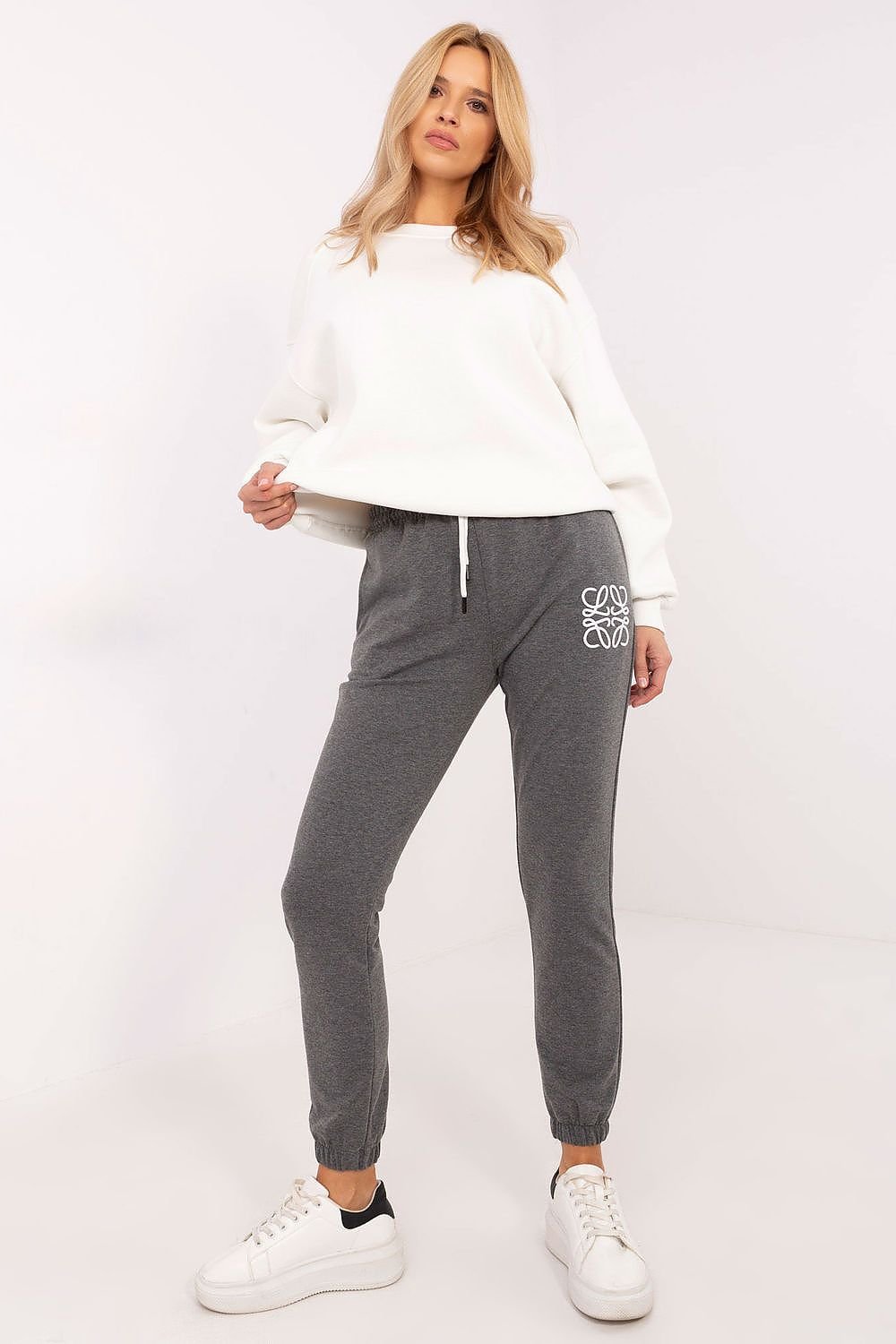 Pantalon survêtement model 206056 Relevance | Matterhorn_Category_/FEMME/V?tements Femme/Pantalons femme, Matterhorn_Color_gris, Matterhorn_ProductId_206056, Matterhorn_Type_Pantalon de survêtement, Matterhorn_Vendor_Relevance, Shorts femme | Relevance